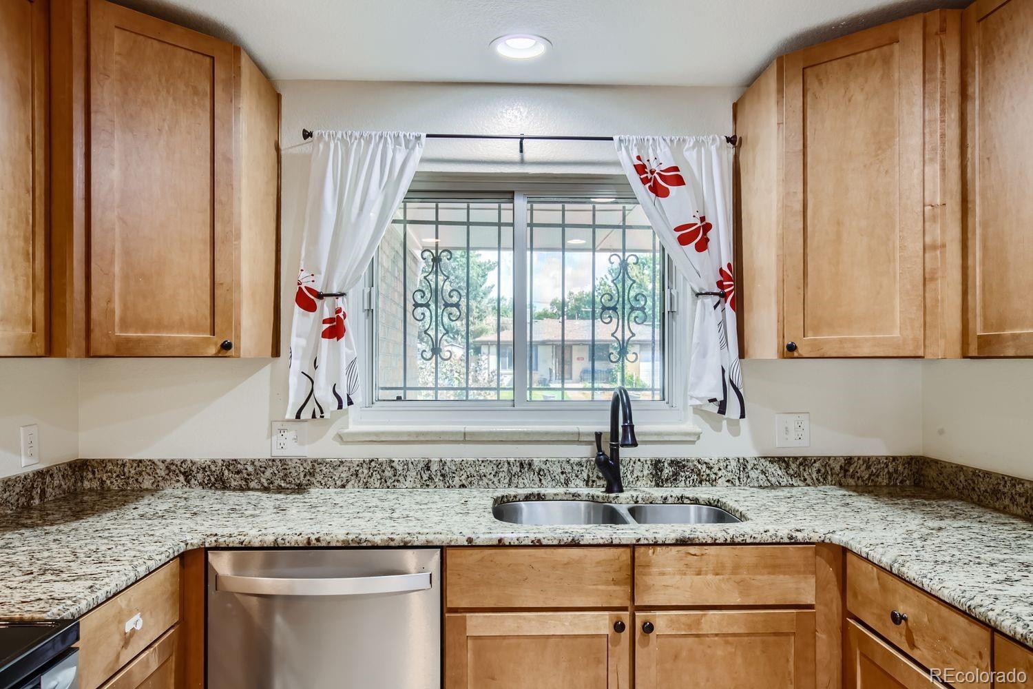 3183 Vaughn Street Aurora, CO 80011 - Photo 9 of 33