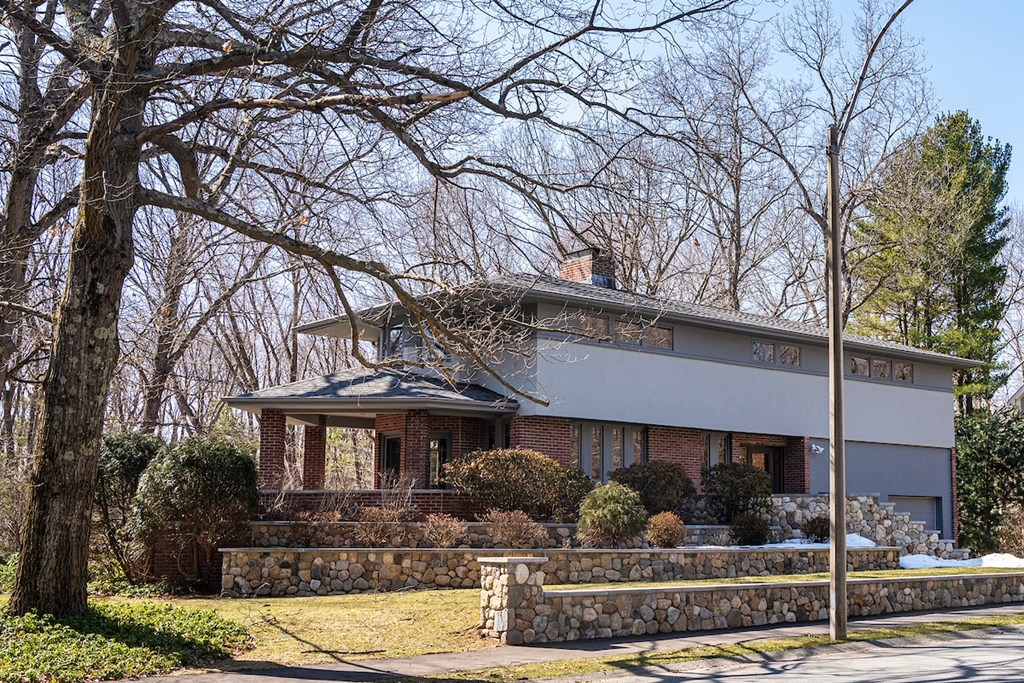 49 Solomon Pierce Road Lexington, MA 02420 - Photo 2 of 30