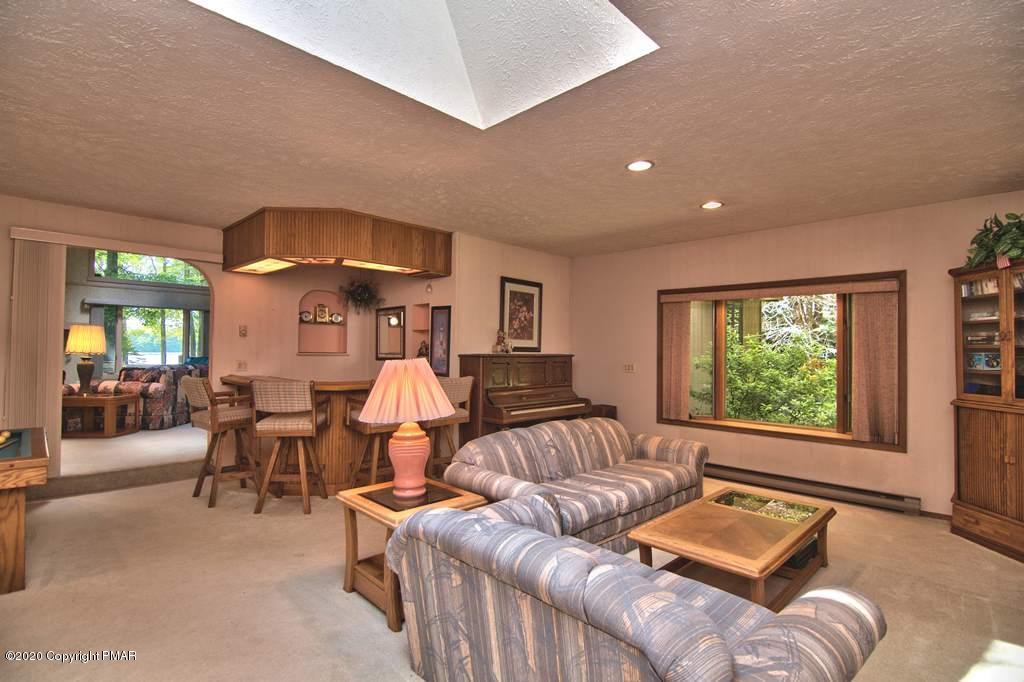 3220 Tall Timber Lake Road Pocono Pines, PA 18350 - Photo 12 of 27 Family Room