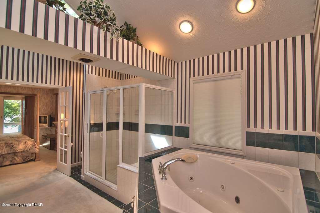 3220 Tall Timber Lake Road Pocono Pines, PA 18350 - Photo 19 of 27 Master Bath