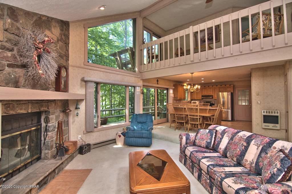 3220 Tall Timber Lake Road Pocono Pines, PA 18350 - Photo 4 of 27 Living