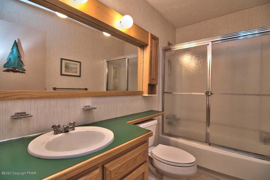 3220 Tall Timber Lake Road Pocono Pines, PA 18350 - Photo 10 of 27 Bath