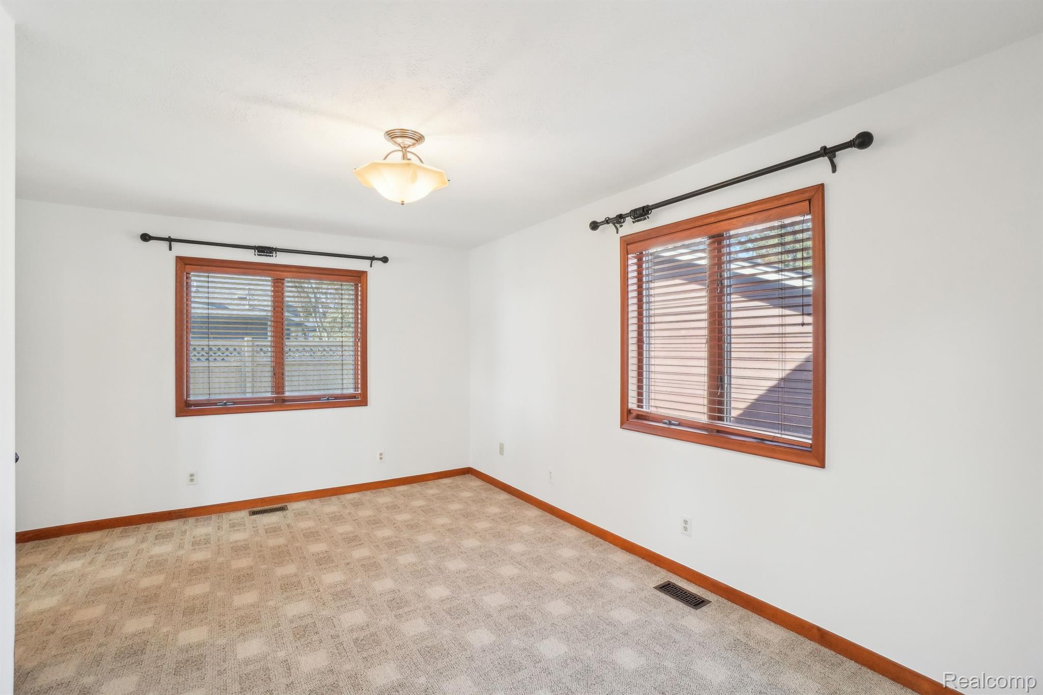 3641 Mann Road Clarkston, MI 48346 - Photo 22 of 61