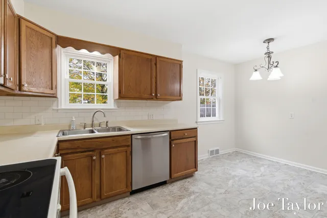 $247,000 | 809 Jenks Boulevard, Kalamazoo, MI 49006