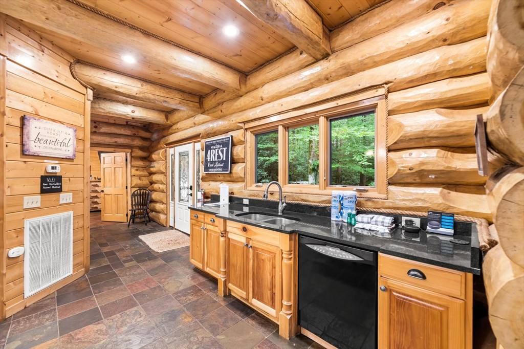 624 Pinnacle Vista Road Gatlinburg, TN 37738 - Photo 7 of 33 Gallery Image 7