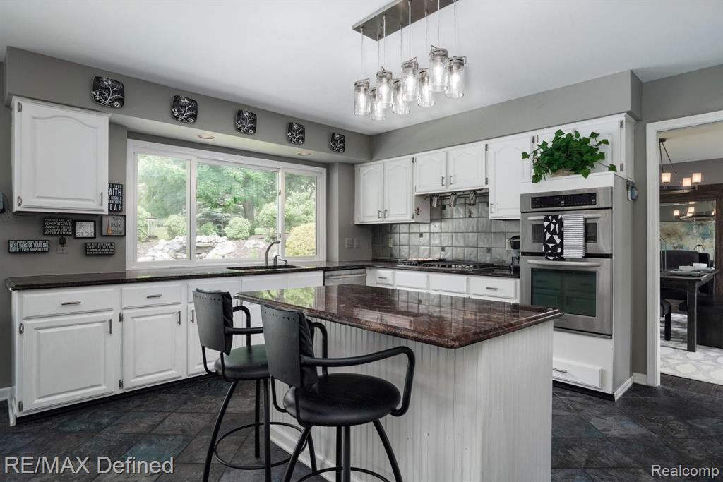 6358 Cherry Tree Court Rochester Hills, MI 48306 - Photo 12 of 47
