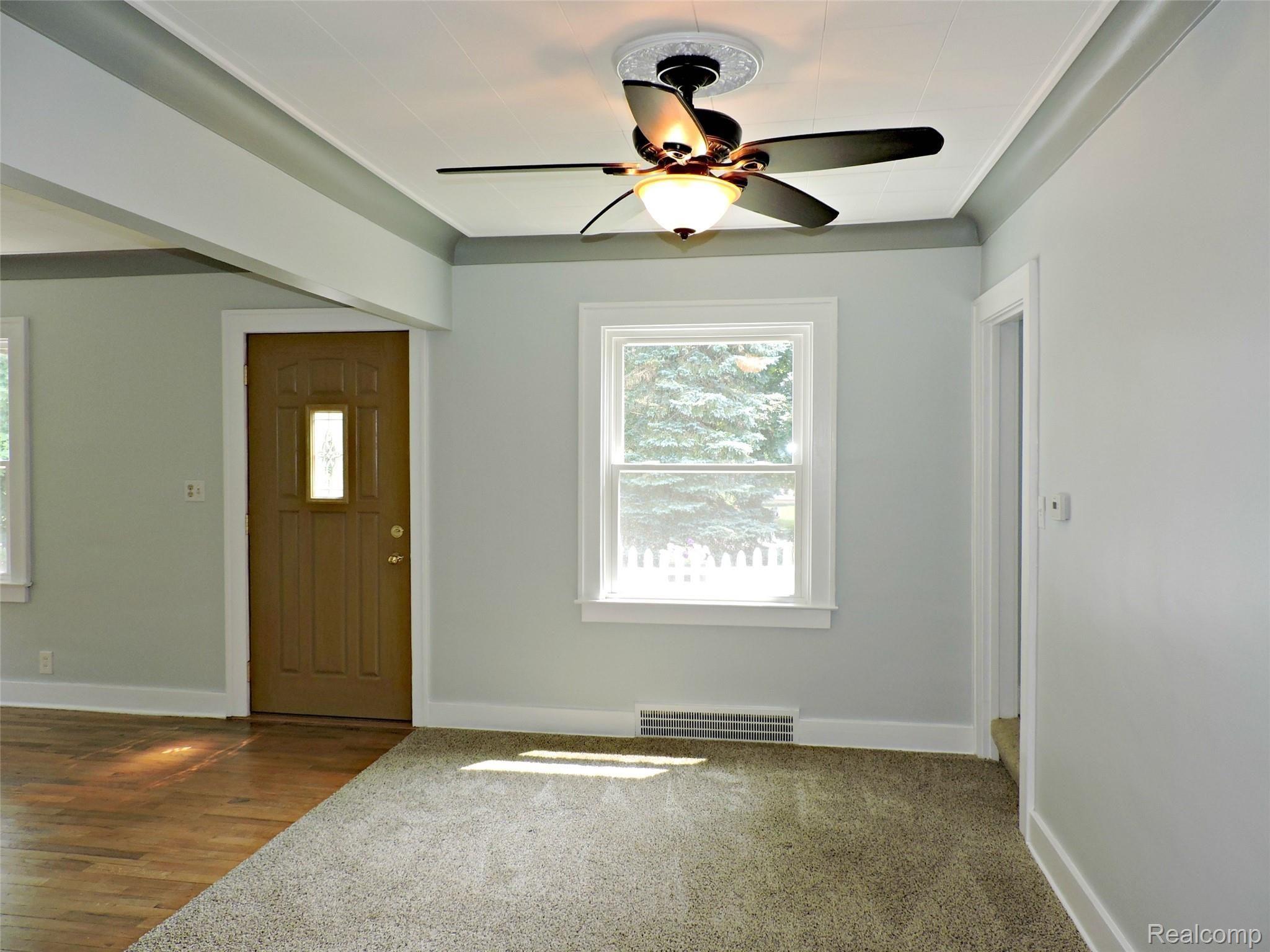 11300 Main Road Fenton, MI 48430 - Photo 16 of 57 16.JPG