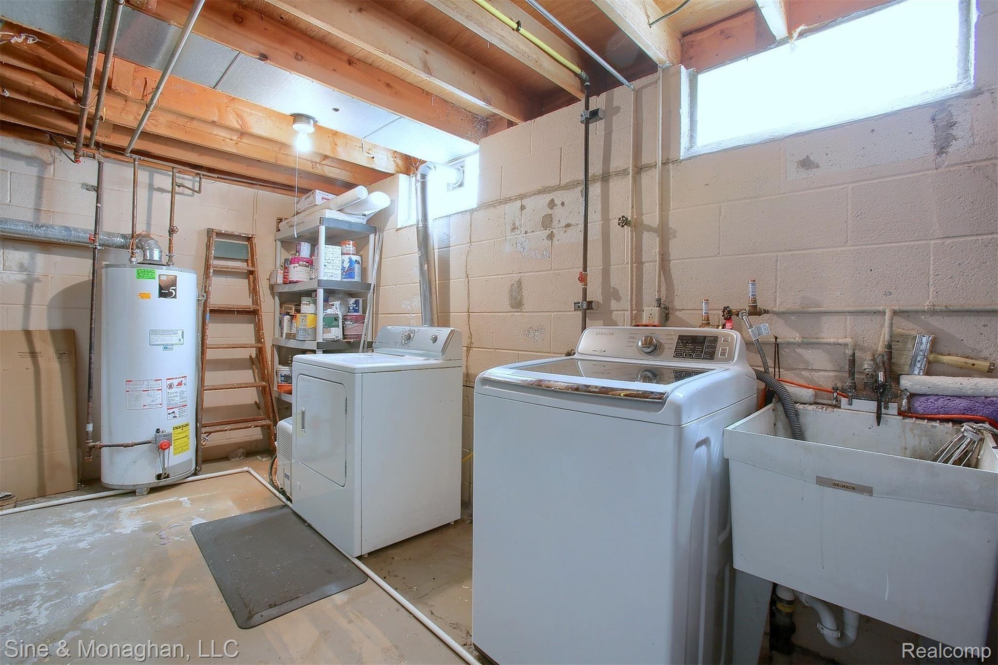 2110 Hampton Road Grosse Pointe, MI 48236 - Photo 24 of 31 26-Laundry-Room.jpg