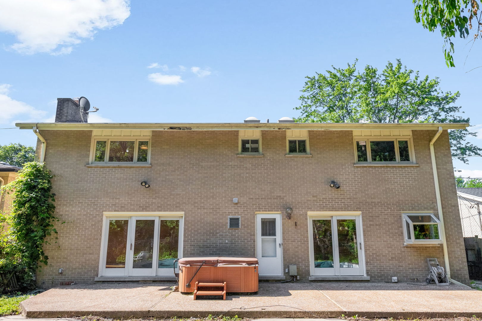 3528 Riverside Drive Wilmette, IL 60091 - Photo 24 of 33 a view of a house with a garden