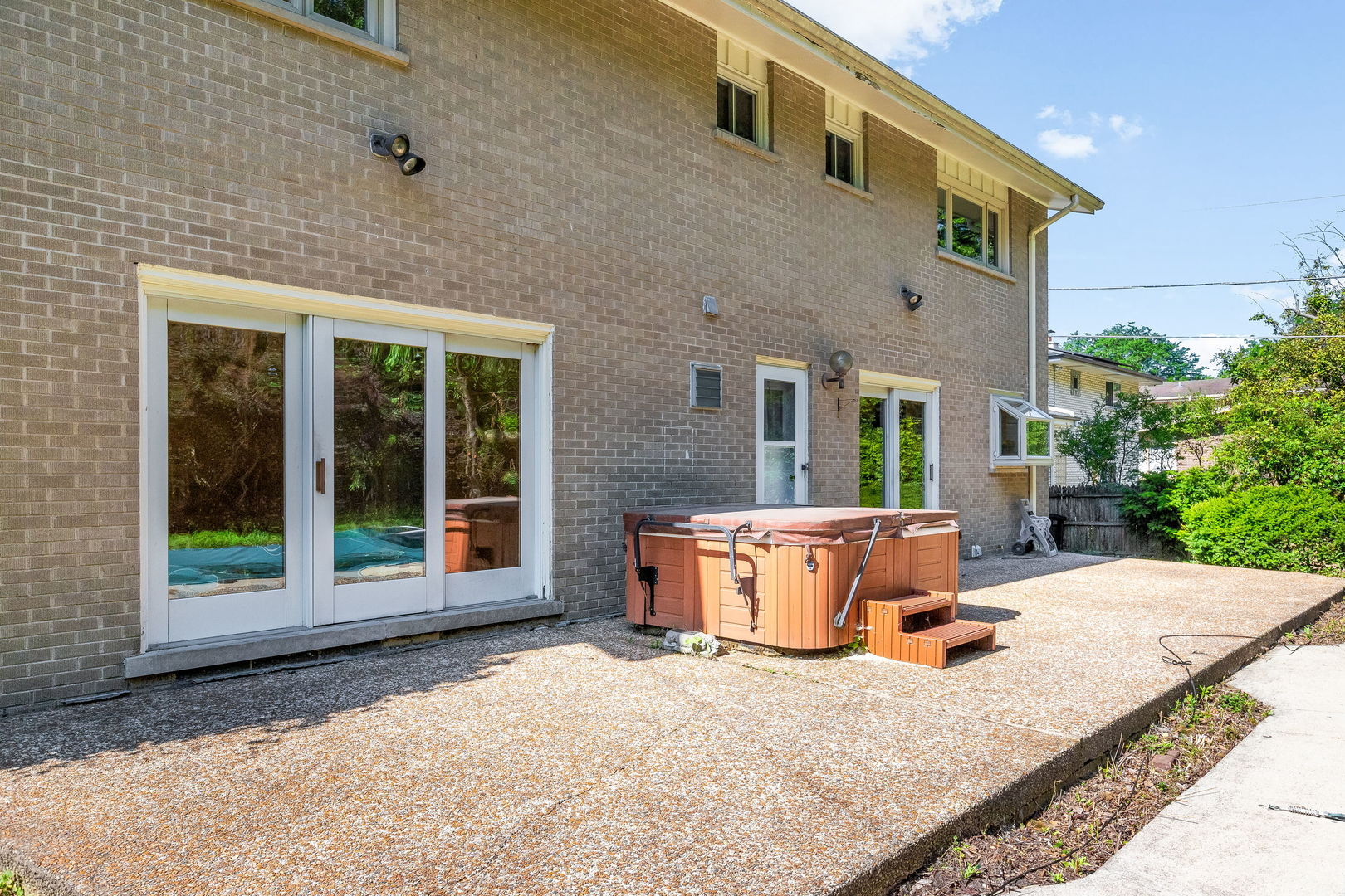 3528 Riverside Drive Wilmette, IL 60091 - Photo 25 of 33 a view of a house with backyard and sitting area