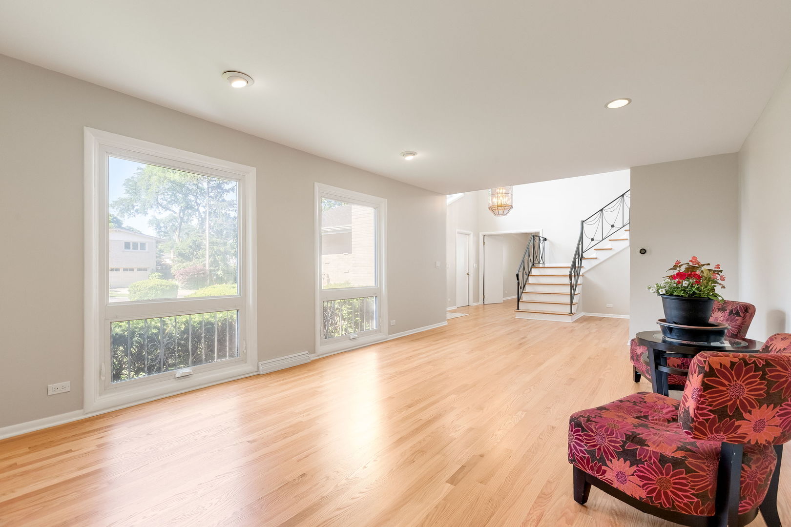 3528 Riverside Drive Wilmette, IL 60091 - Photo 4 of 33 a living room with furniture and a large window