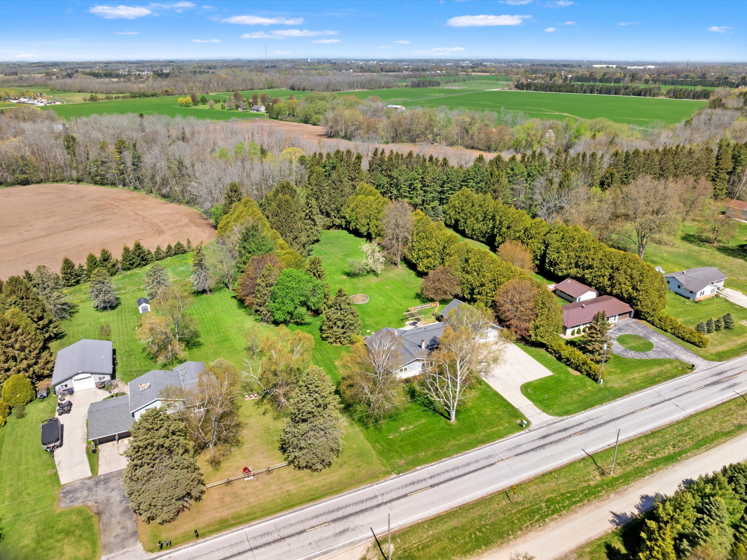 5204 South 10th Street Manitowoc, WI 54220 - Photo 45 of 54 13-012_DJI_20260516104425_0336_D