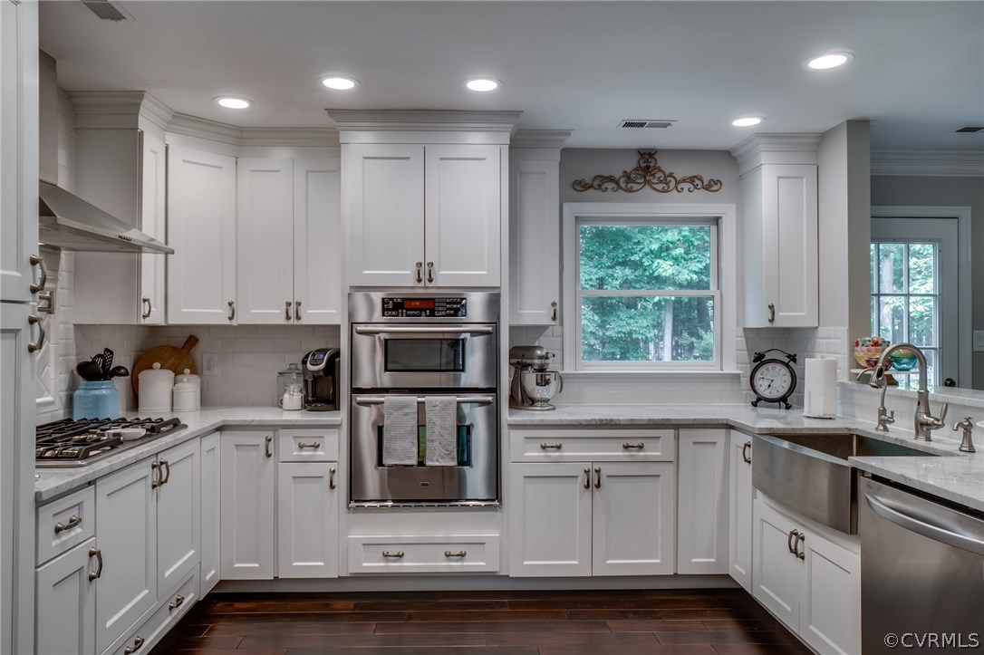 15209 Windy Ridge Road Midlothian, VA 23112 - Photo 14 of 40 a kitchen with appliances cabinets and a sink