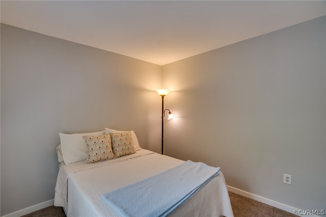 15209 Windy Ridge Road Midlothian, VA 23112 - Photo 29 of 40 a bedroom with a bed and a night lamp