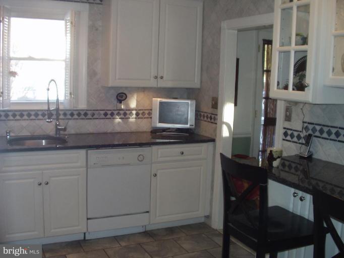 2106 Reuter Road Lutherville-Timonium, MD 21093 - Photo 8 of 10 Kitchen