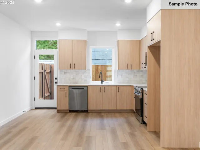 $289,900 | 3839 North Willis Boulevard, Unit 2, Portland, OR 97217