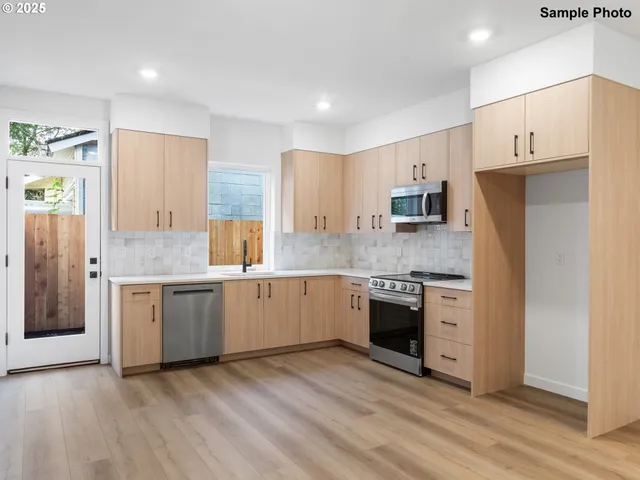 $289,900 | 3839 North Willis Boulevard, Unit 2, Portland, OR 97217