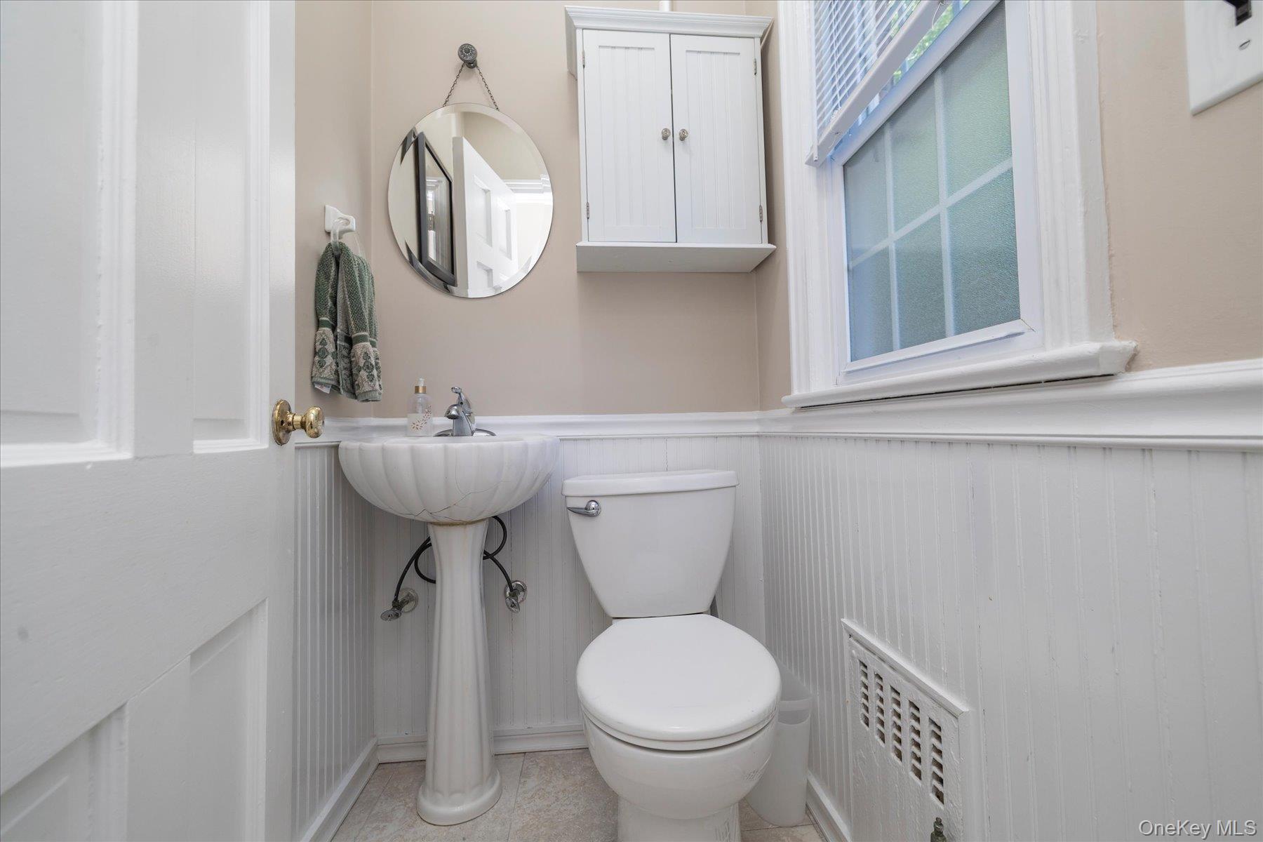 108 Muirfield Road Rockville Centre, NY 11570 - Photo 12 of 15 1/2 bath