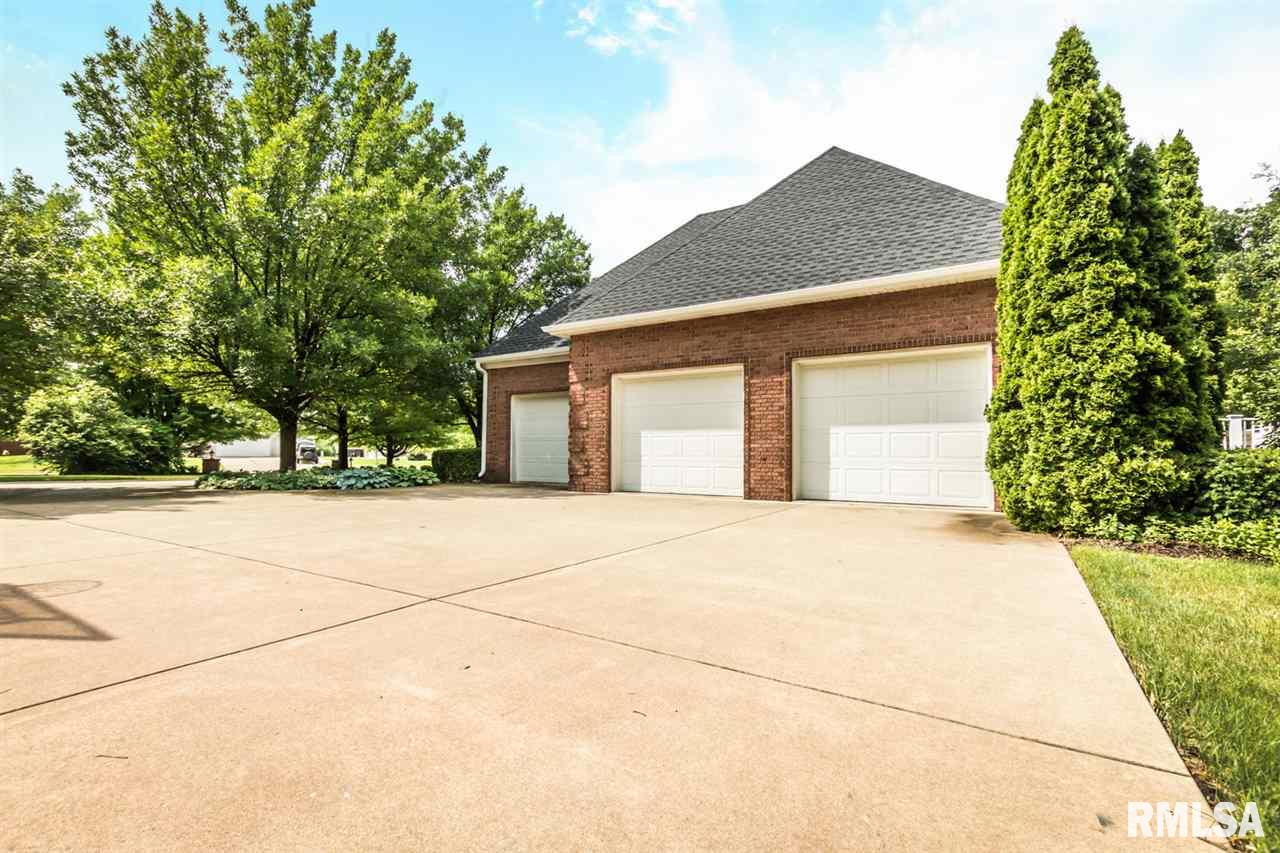 98 Diamond Point Morton, IL 61550 - Photo 2 of 36