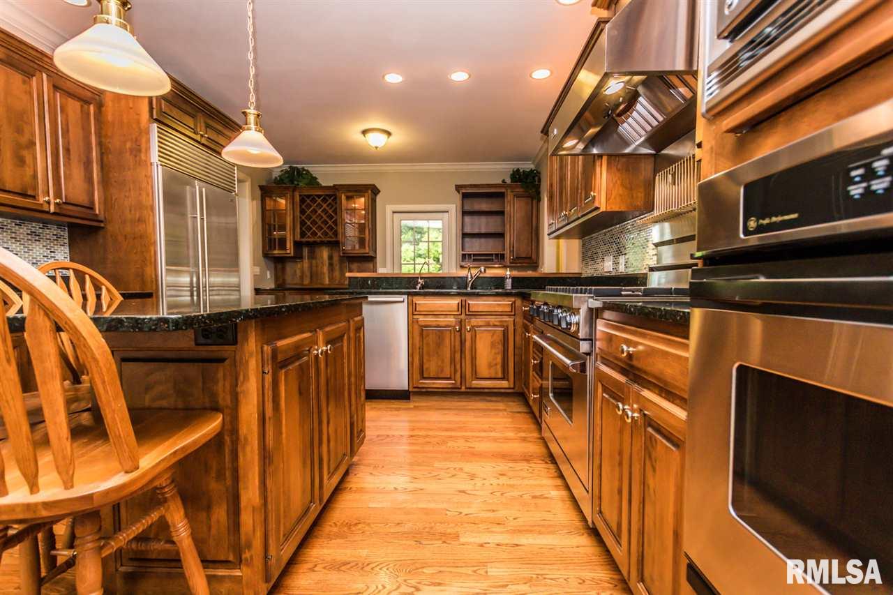 98 Diamond Point Morton, IL 61550 - Photo 8 of 36