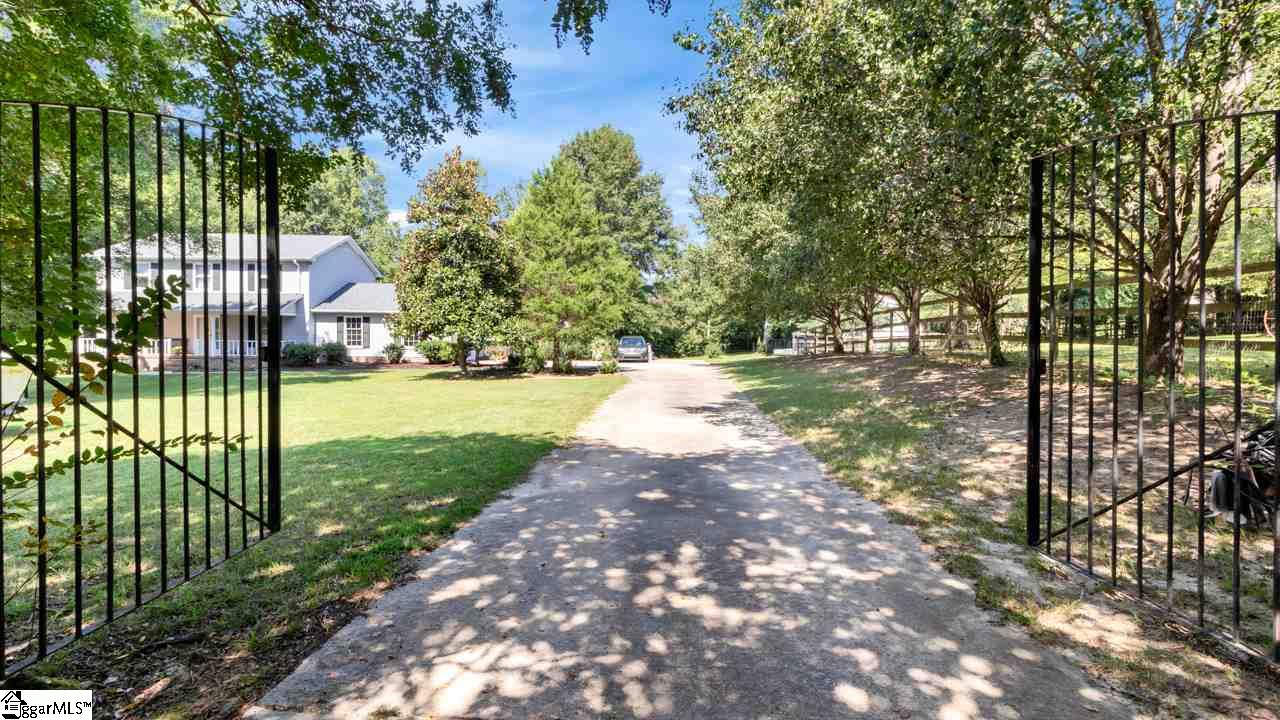 3591 Brown Road Greer, SC 29651 - Photo 3 of 32