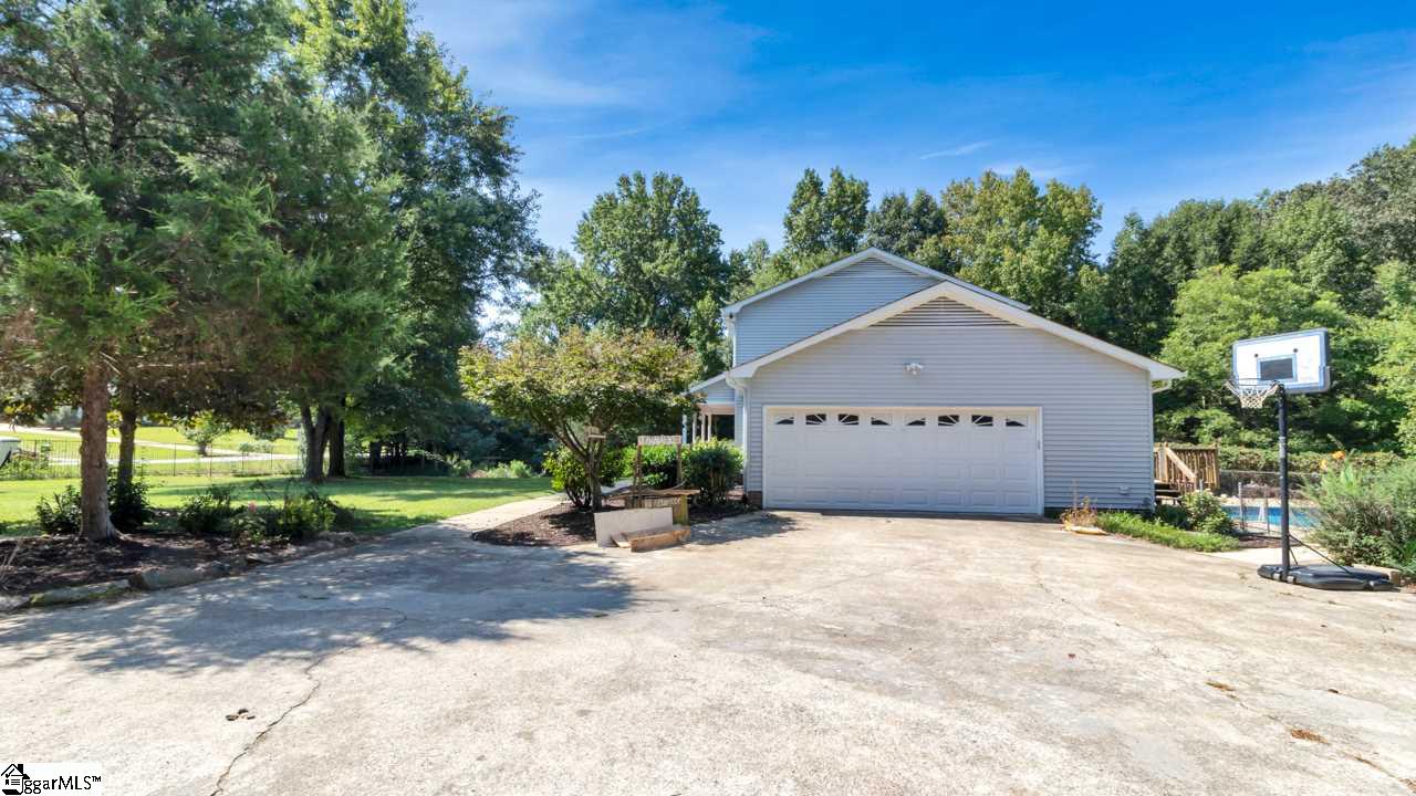 3591 Brown Road Greer, SC 29651 - Photo 4 of 32