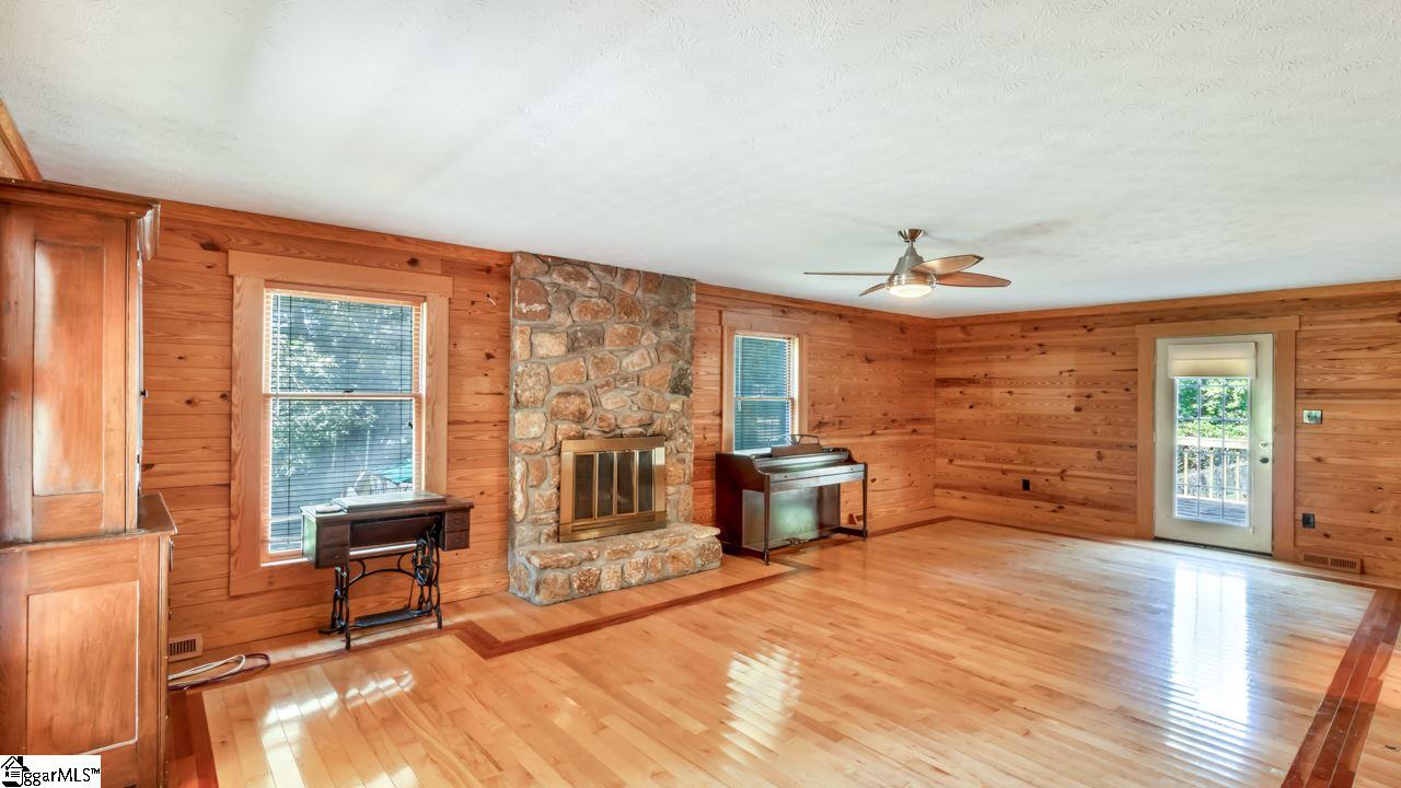 3591 Brown Road Greer, SC 29651 - Photo 6 of 32