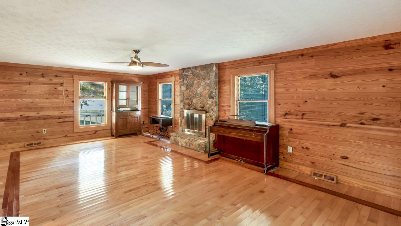 3591 Brown Road Greer, SC 29651 - Photo 7 of 32