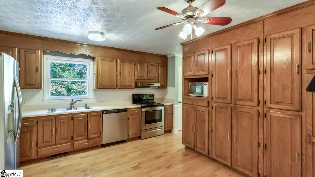 3591 Brown Road Greer, SC 29651 - Photo 8 of 32