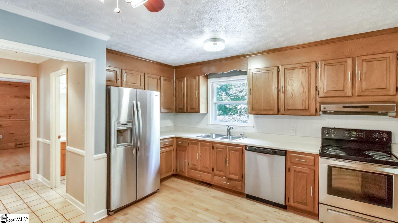 3591 Brown Road Greer, SC 29651 - Photo 10 of 32
