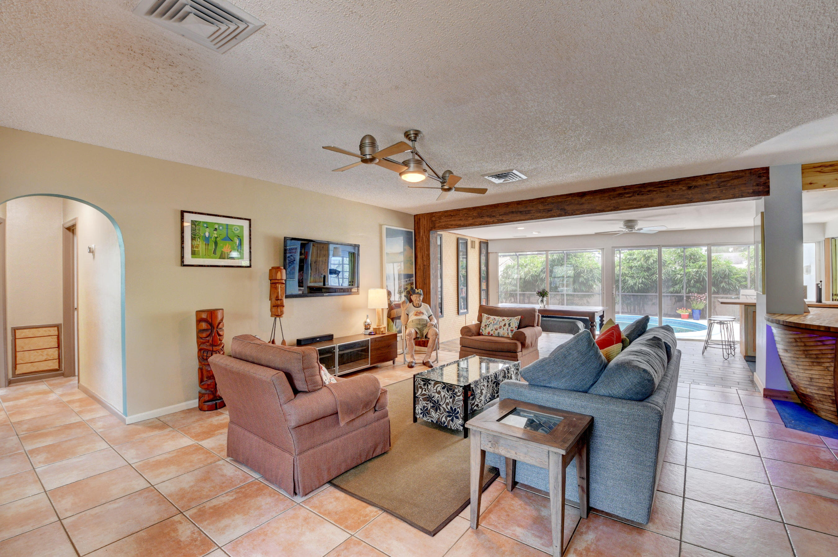 2042 Bonnie Street Boca Raton, FL 33486 - Photo 4 of 43 Living room