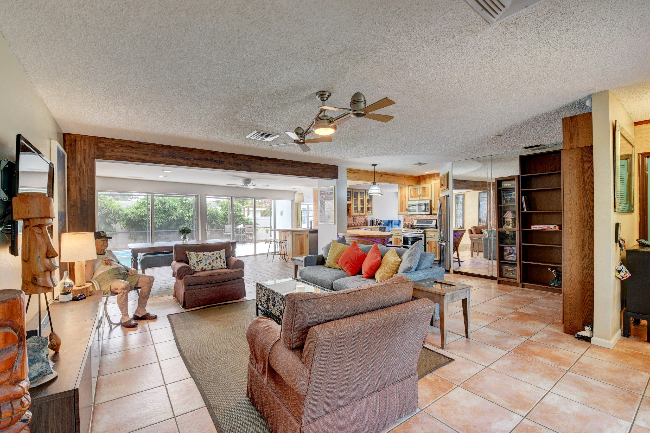 2042 Bonnie Street Boca Raton, FL 33486 - Photo 5 of 43 Living room