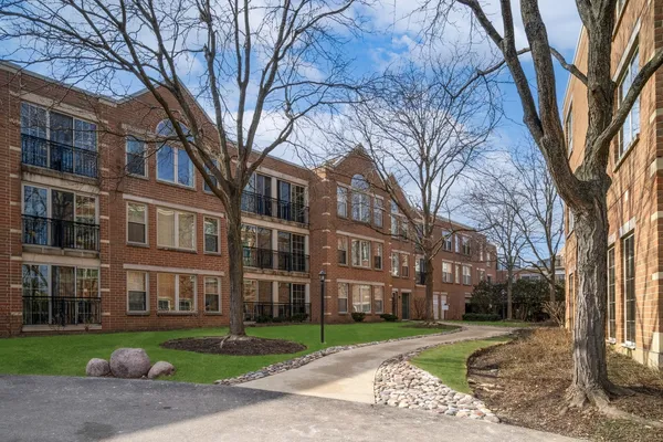 $439,900 | 1625 Glenview Road, Unit 207, Glenview, IL 60025