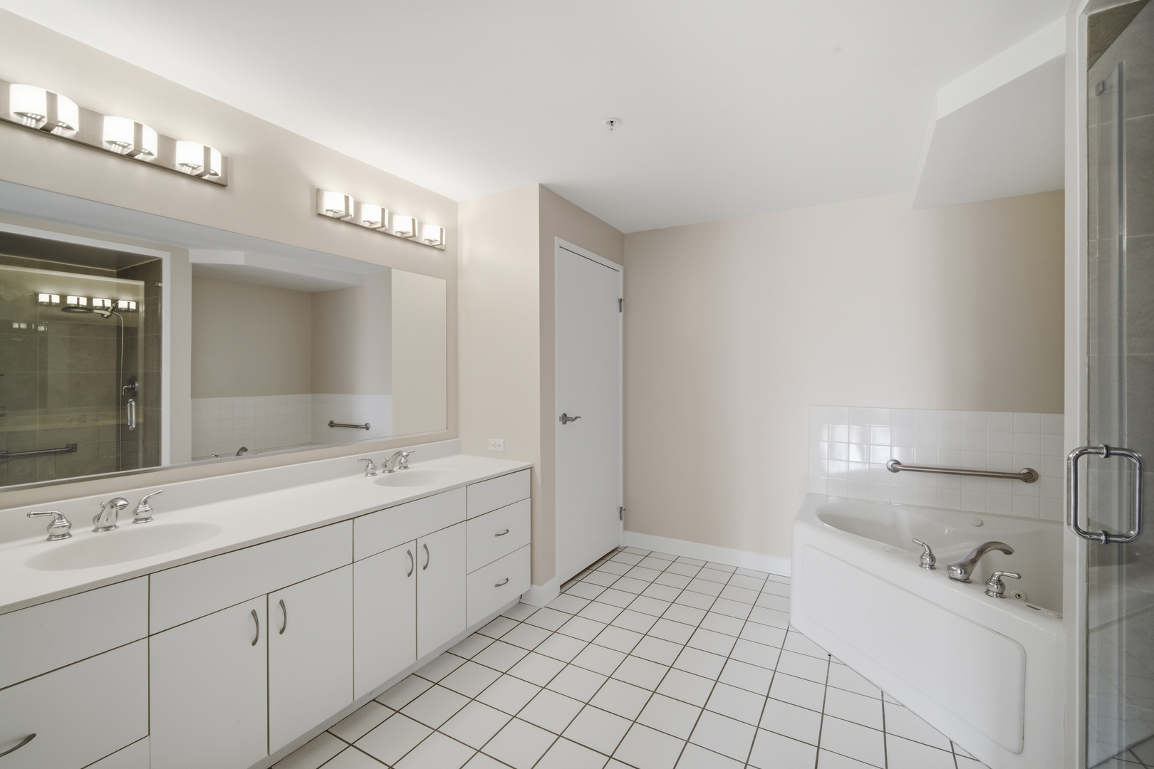 1625 Glenview Road, Unit 207 Glenview, IL 60025 - Photo 12 of 16 a spacious bathroom with a bathtub sink and mirror