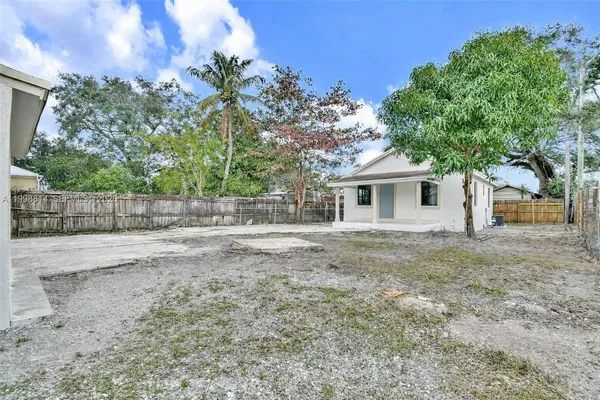 $2,550 | 2919 Northwest 92nd Street, Unit R, Miami, FL 33147