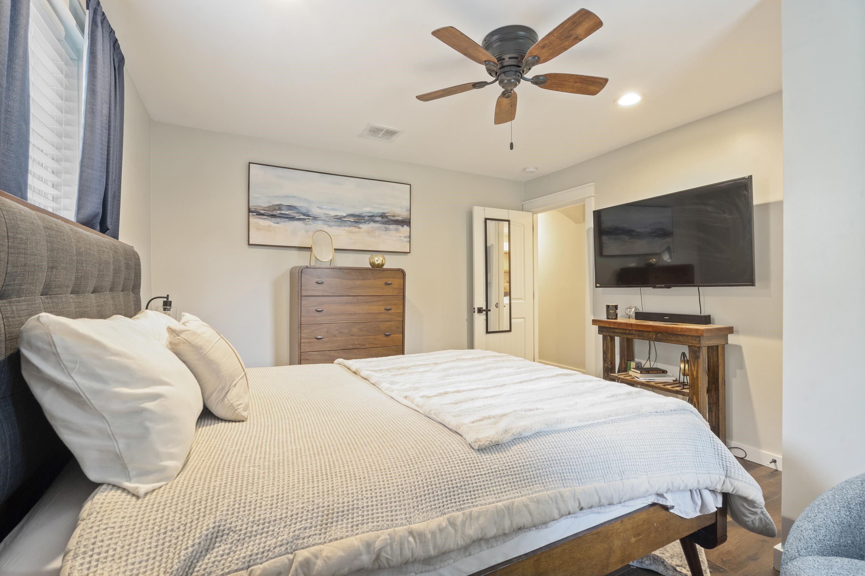 4370 Given Avenue Memphis, TN 38122 - Photo 11 of 30 Bedroom featuring wood-finish flooring, a ceiling fan with light, recessed lighting, and a white paneled door with a full-length mirror