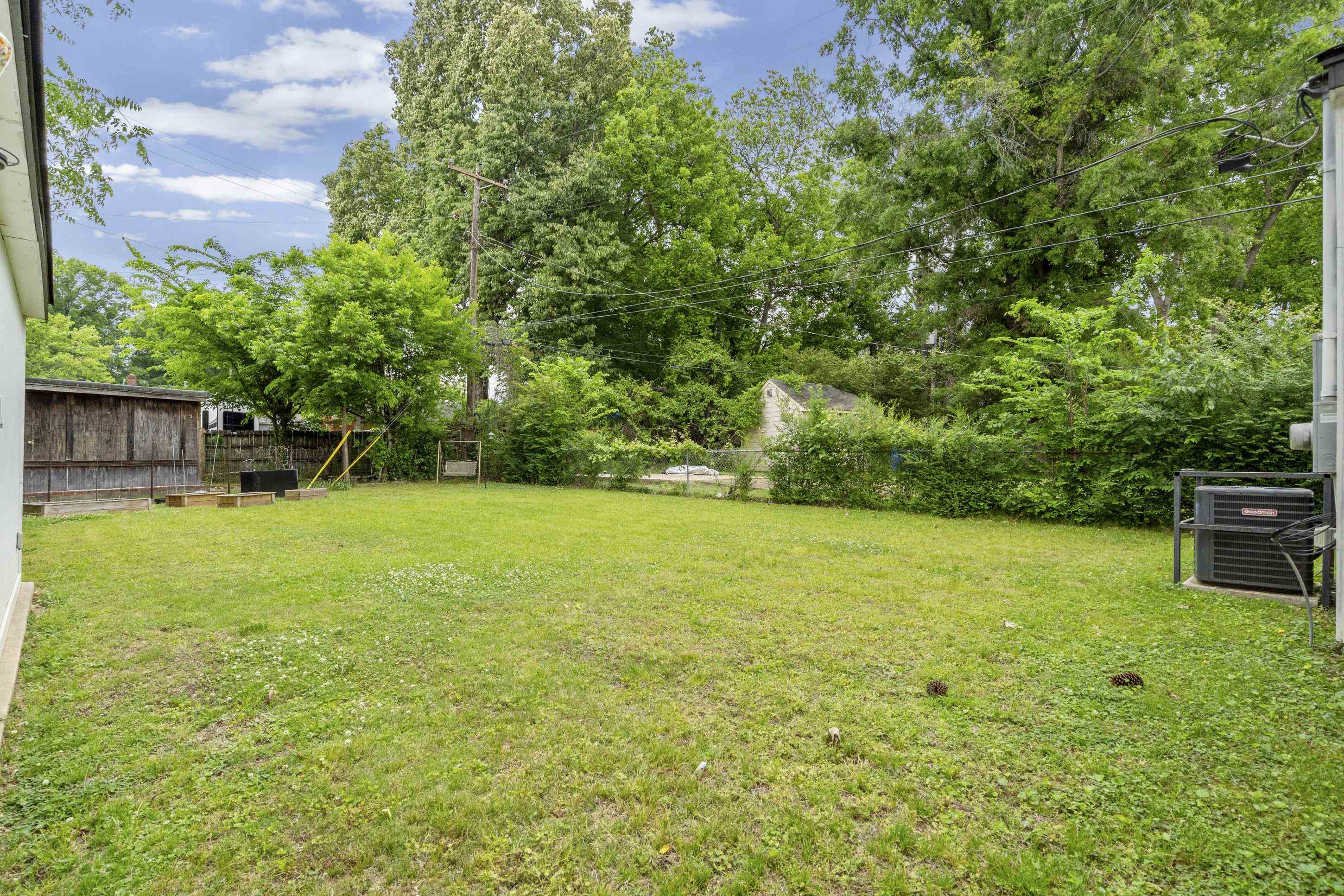 4370 Given Avenue Memphis, TN 38122 - Photo 21 of 30 Spacious lawn area with established perimeter landscaping and mature trees