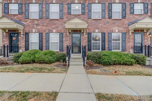 $235,000 | 309 Willott Square Drive, St. Peters, MO 63376
