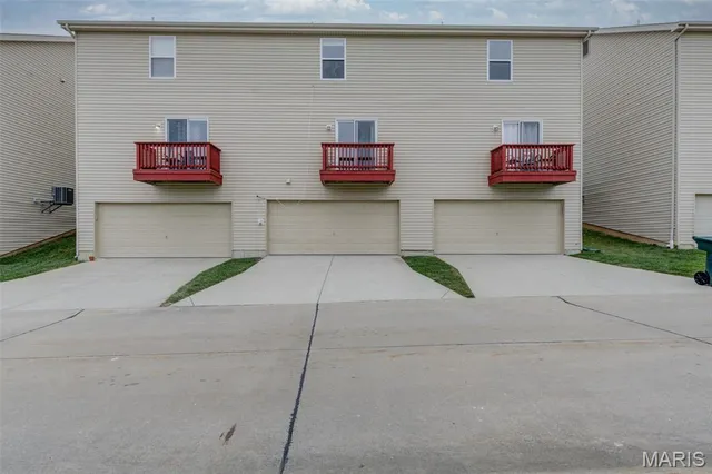 $235,000 | 309 Willott Square Drive, St. Peters, MO 63376