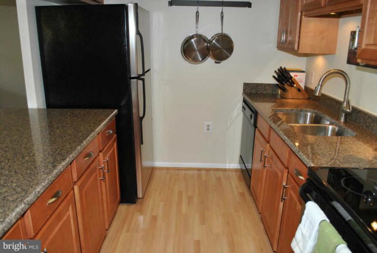 1301 North Courthouse Road, Unit 1111 Arlington, VA 22201 - Photo 12 of 27 Kitchen