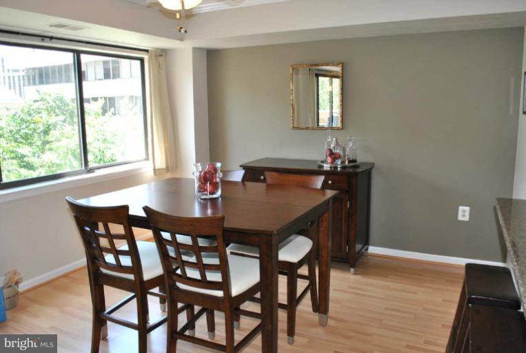 1301 North Courthouse Road, Unit 1111 Arlington, VA 22201 - Photo 17 of 27 Dining Room