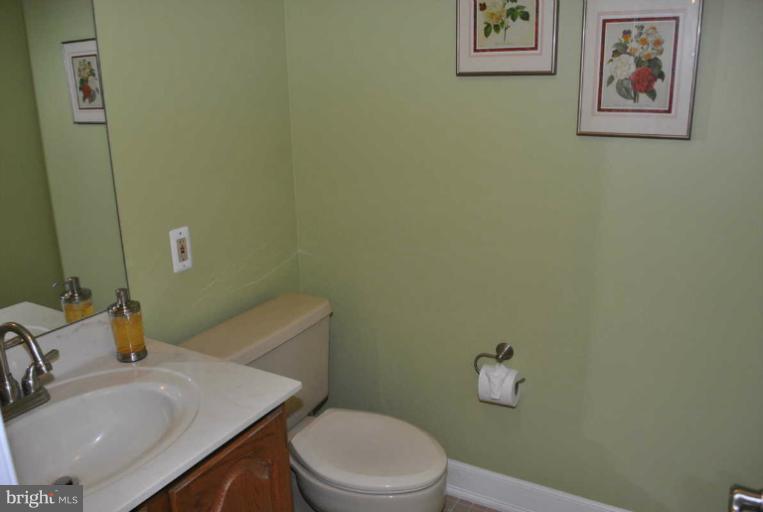 1301 North Courthouse Road, Unit 1111 Arlington, VA 22201 - Photo 24 of 27 Bath