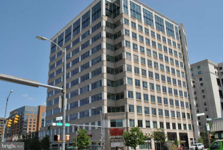 1301 North Courthouse Road, Unit 1111 Arlington, VA 22201 - Photo 26 of 27 Community