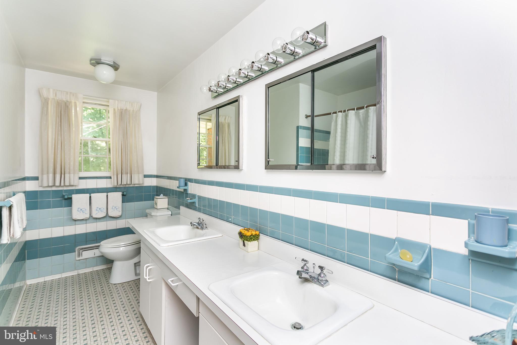 7702 Eden Roc Way Baltimore, MD 21208 - Photo 24 of 37 Hall Bath