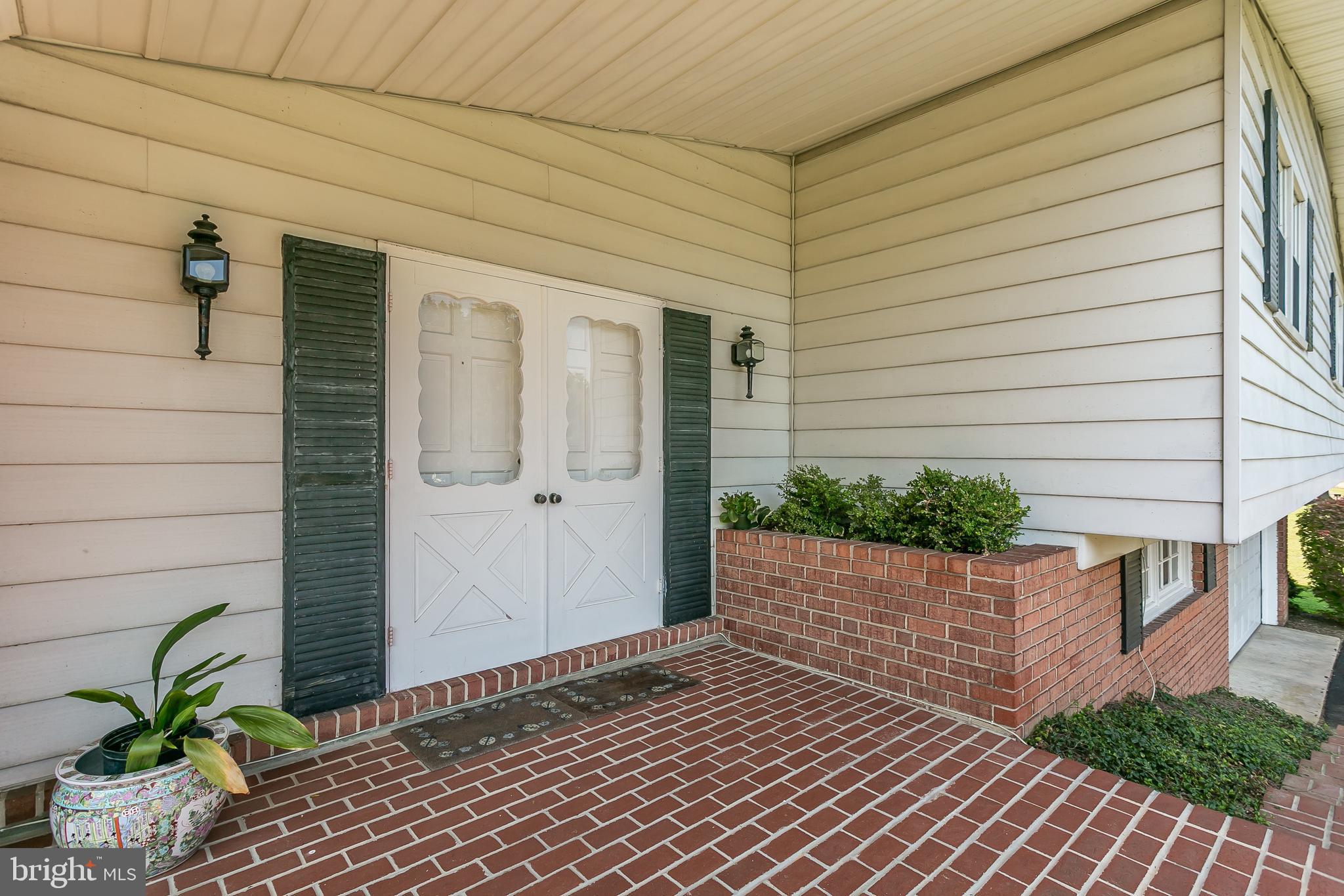 7702 Eden Roc Way Baltimore, MD 21208 - Photo 4 of 37 Gallery Image 4