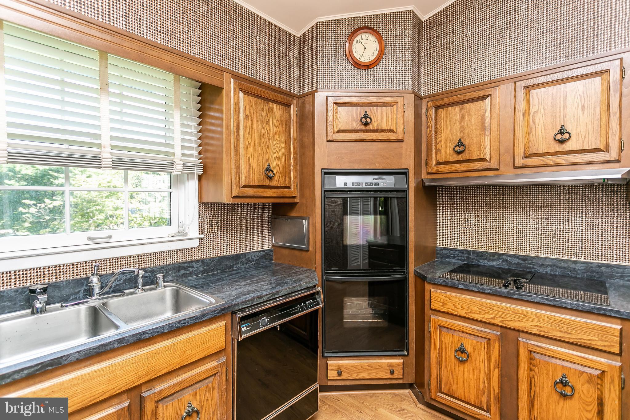 7702 Eden Roc Way Baltimore, MD 21208 - Photo 8 of 37 Gallery Image 8