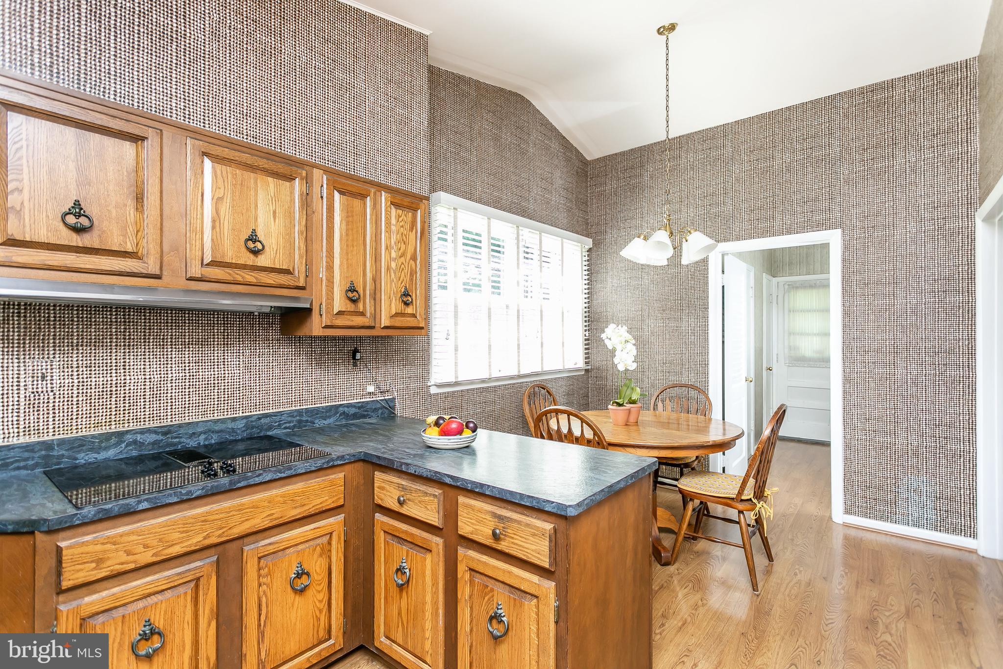 7702 Eden Roc Way Baltimore, MD 21208 - Photo 9 of 37 Eat-In Kitchen