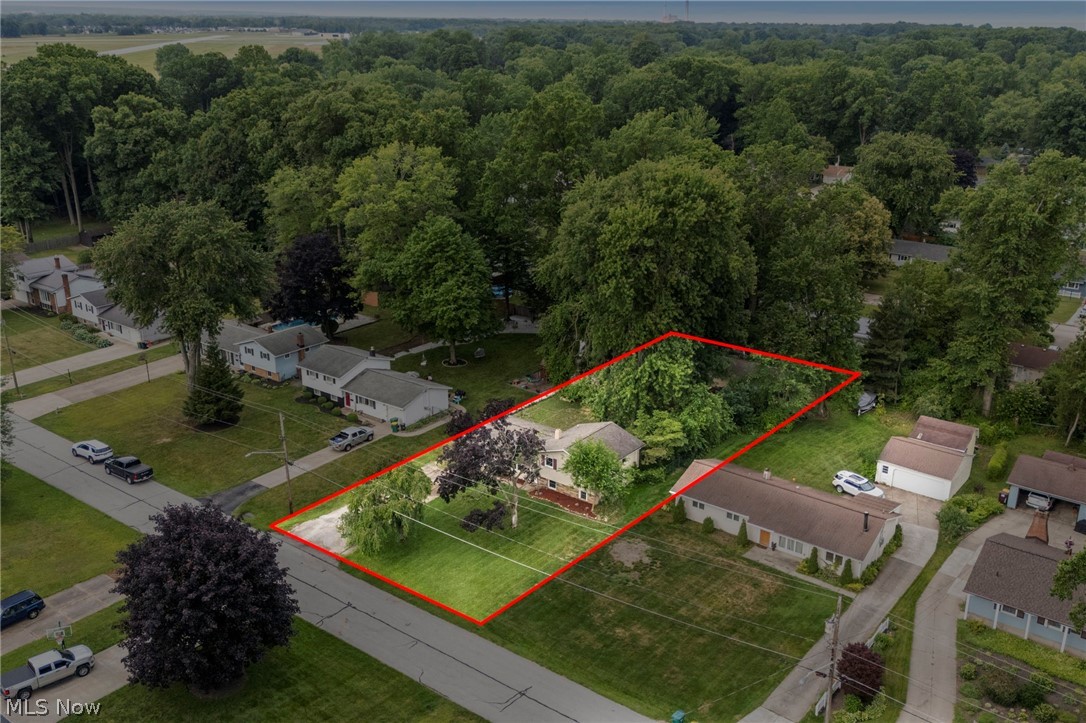 6472 Southgrove Road Mentor, OH 44060 - Photo 2 of 37 Expansive property highlighted by a distinct red boundary