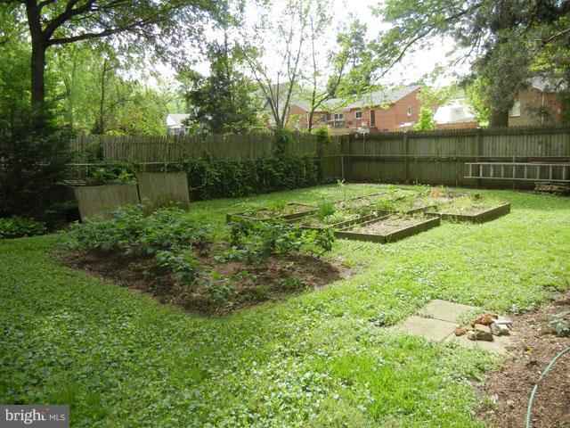 8116 Wellington Road Alexandria, VA 22308 - Photo 12 of 25 Exterior (General)