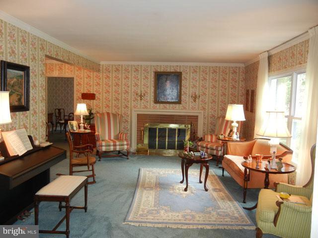 8116 Wellington Road Alexandria, VA 22308 - Photo 18 of 25 Living Room